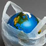 Elias Assum Sabbag Junior analisa como os plásticos biodegradáveis estão impulsionando uma revolução verde na indústria.