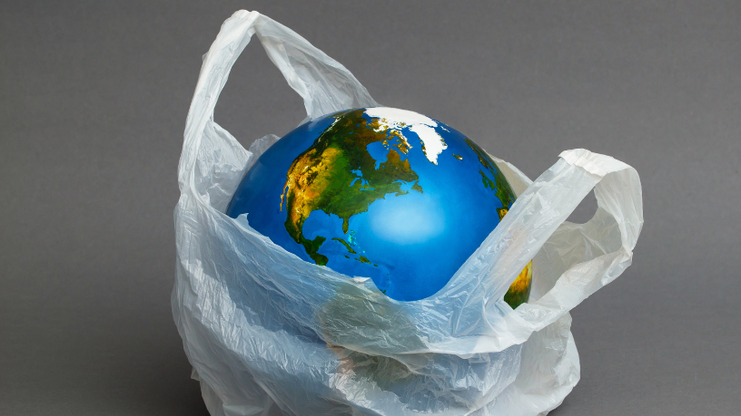 Elias Assum Sabbag Junior analisa como os plásticos biodegradáveis estão impulsionando uma revolução verde na indústria.