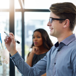 Bráulio Henrique Dias Viana revela como o equilíbrio entre planejamento e ação é a base para o crescimento sustentável das empresas.