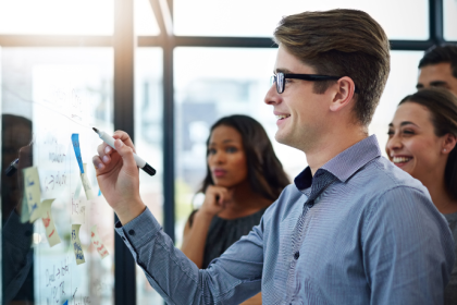 Bráulio Henrique Dias Viana revela como o equilíbrio entre planejamento e ação é a base para o crescimento sustentável das empresas.