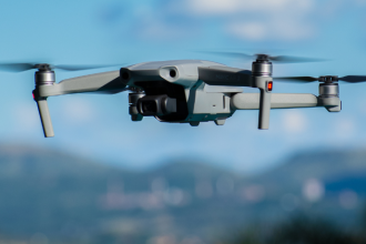 Teciomar Ábila mostra como os drones estão levando as imagens de corridas e manobras radicais a um novo nível.
