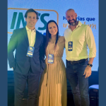 Ian dos Anjos Cunha explora como líderes elevam o pensamento estratégico para sustentar estruturas organizacionais mais inteligentes.