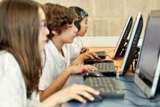 Tecnologia para a Aprendizagem: como iniciativas educacionais inovadoras estão transformando o ensino público