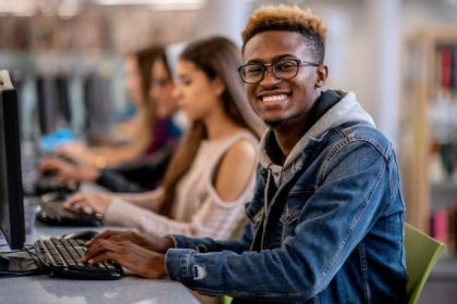 Internet nas escolas públicas: Brasil acelera rumo à universalização da conectividade até 2026
