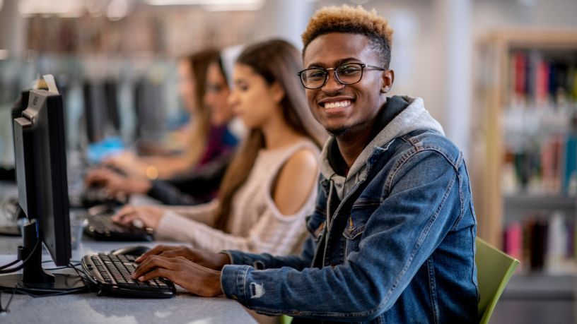 Internet nas escolas públicas: Brasil acelera rumo à universalização da conectividade até 2026