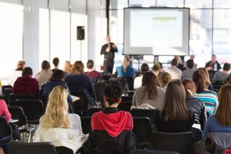 Evento sobre proteção e educação digital impulsiona debate sobre segurança online de crianças e adolescentes