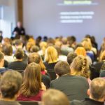 Atualização de regras para grandes eventos em Curitiba reforça debate sobre segurança, organização e impacto urbano