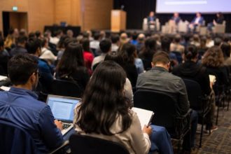 Eventos acadêmicos e feiras de inovação em alta: como aproveitar as oportunidades que surgem para estudantes em 2026